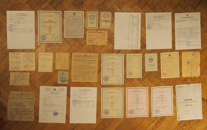 Комплект документов, благодаря которому я получил гражданство для себя, дочери и жены