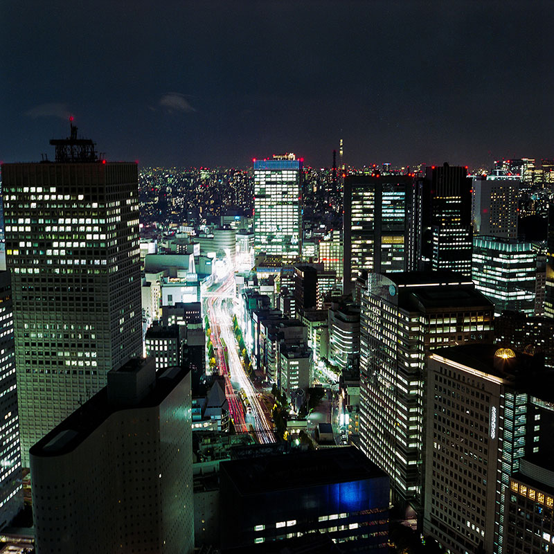 Вид на ночной Токио из бара «Нью-Йорк» на 52 этаже отеля «Парк-Хаятт»