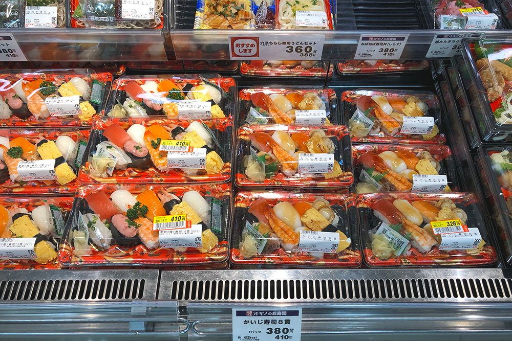 Набор суши стоит 410 ¥. Все свежее и вкусное