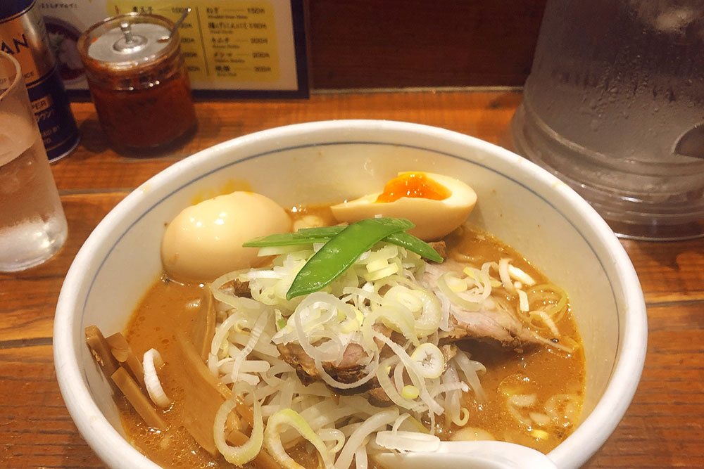 Рамен в токийском ресторане Ittenbari Ramen & Chahan Restaurant — 1000 ¥