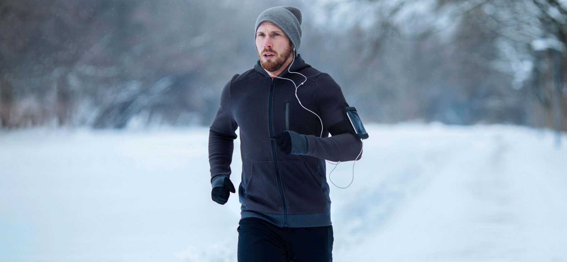«Пробежка в −20…25 °C будет комфортной»: 6 советов, как бегать в холодное время года