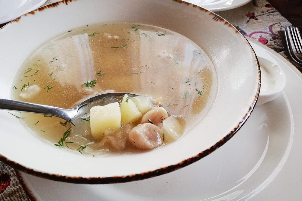 Суп с лашкой в «Теплой речке» не понравился: он был жидкий и ненаваристый