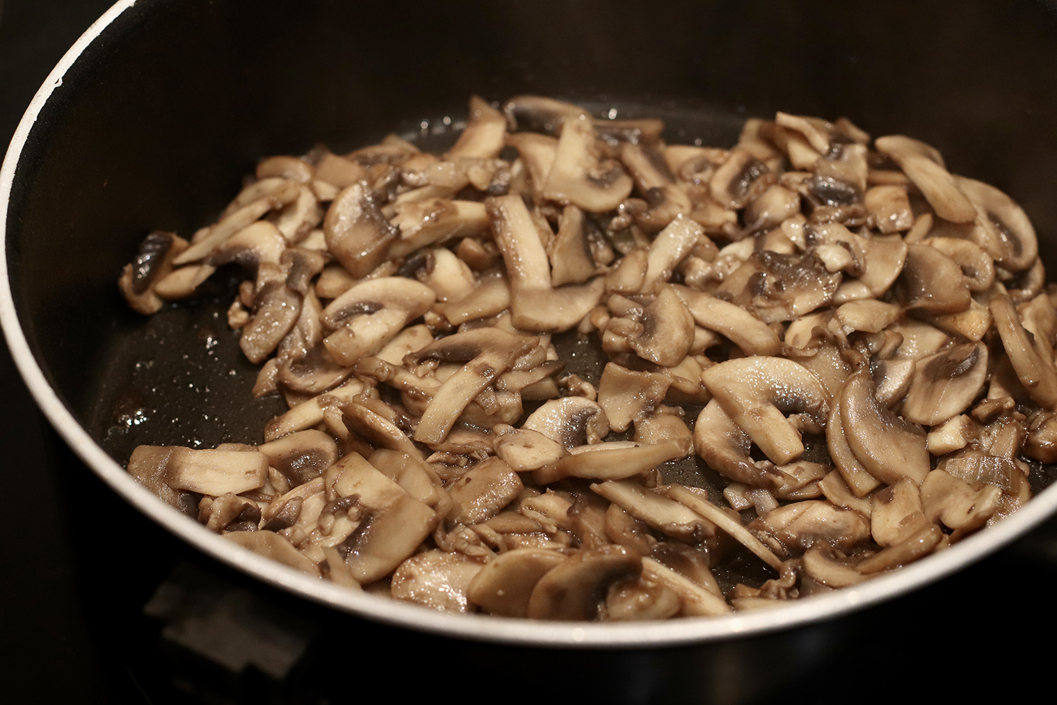 После обжарки грибы уменьшатся в объеме в 2⁠—⁠3 раза