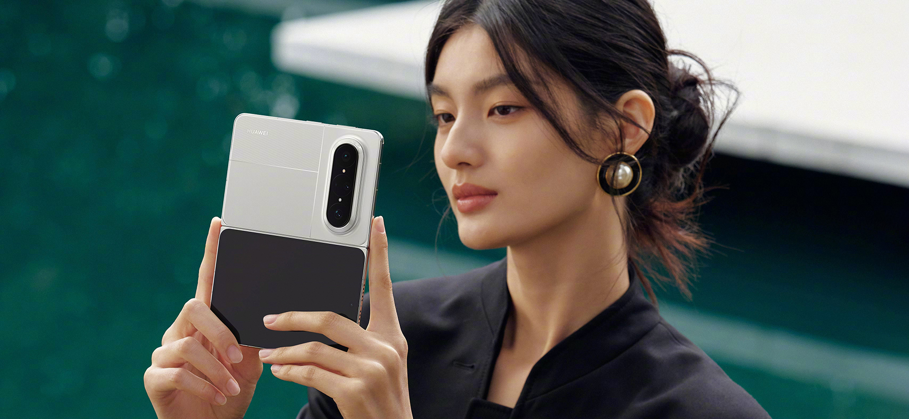 Huawei представила широкую раскла­душку Pura X​ Max — она похожа на мини-планшет