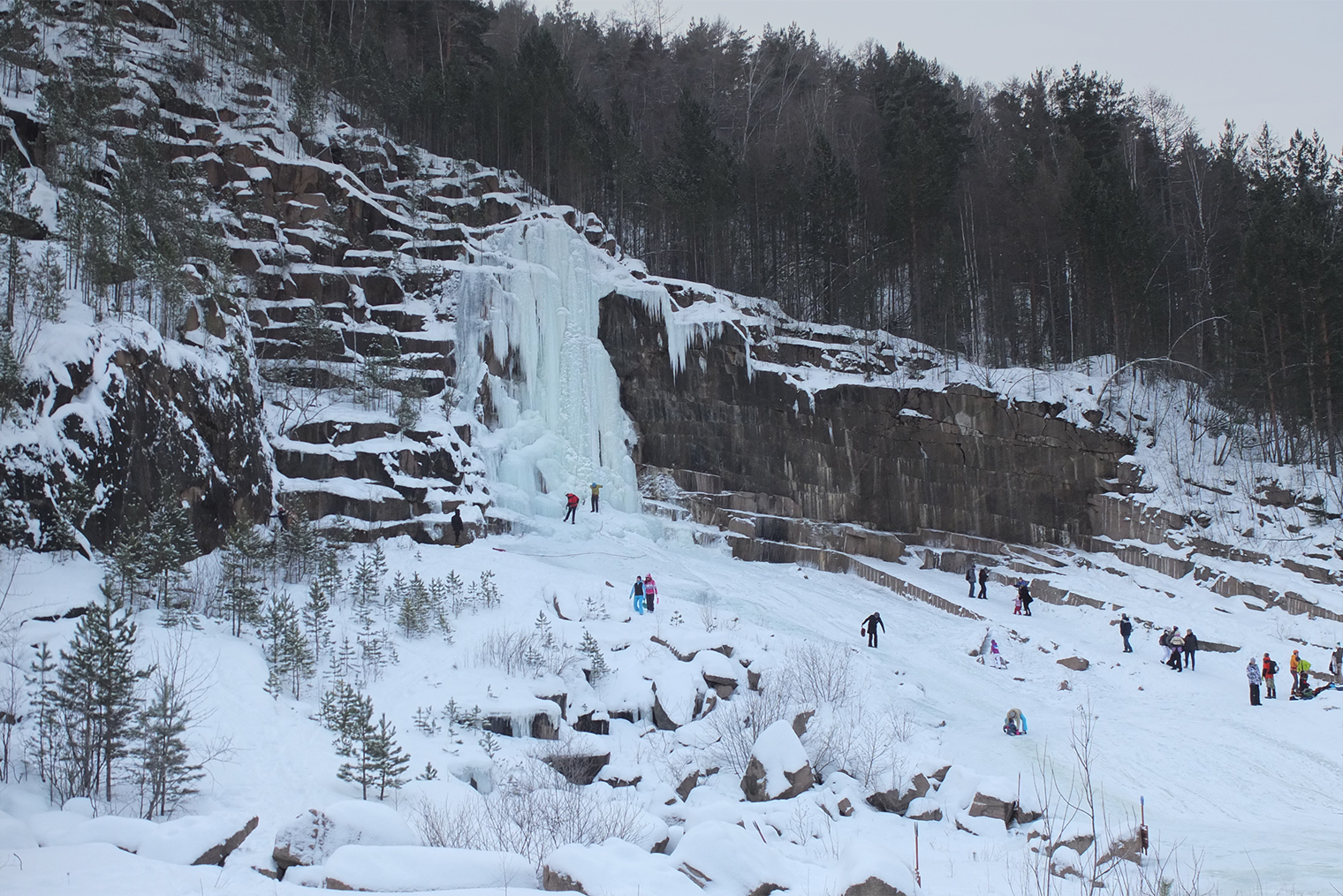 Ледяной водопад на Восточном входе