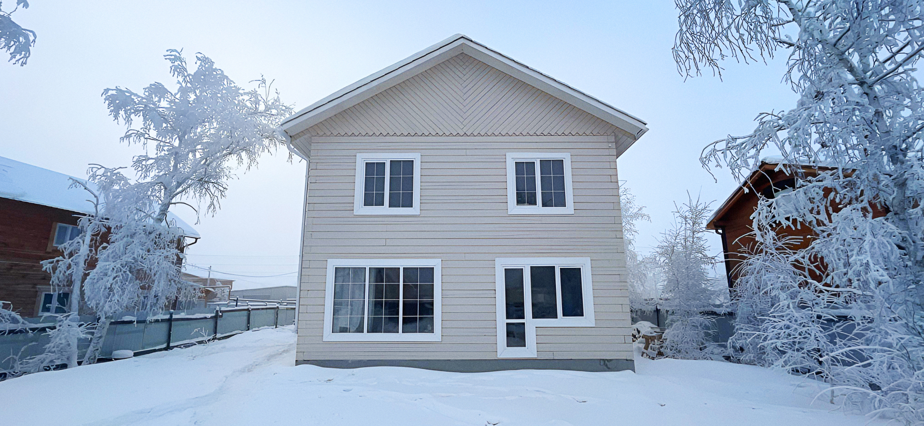 «В середине октября похолодало до −28 °C»: как мы строили дом в Якутии и готови­лись к зиме