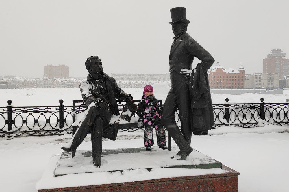 Памятник Пушкину и Онегину