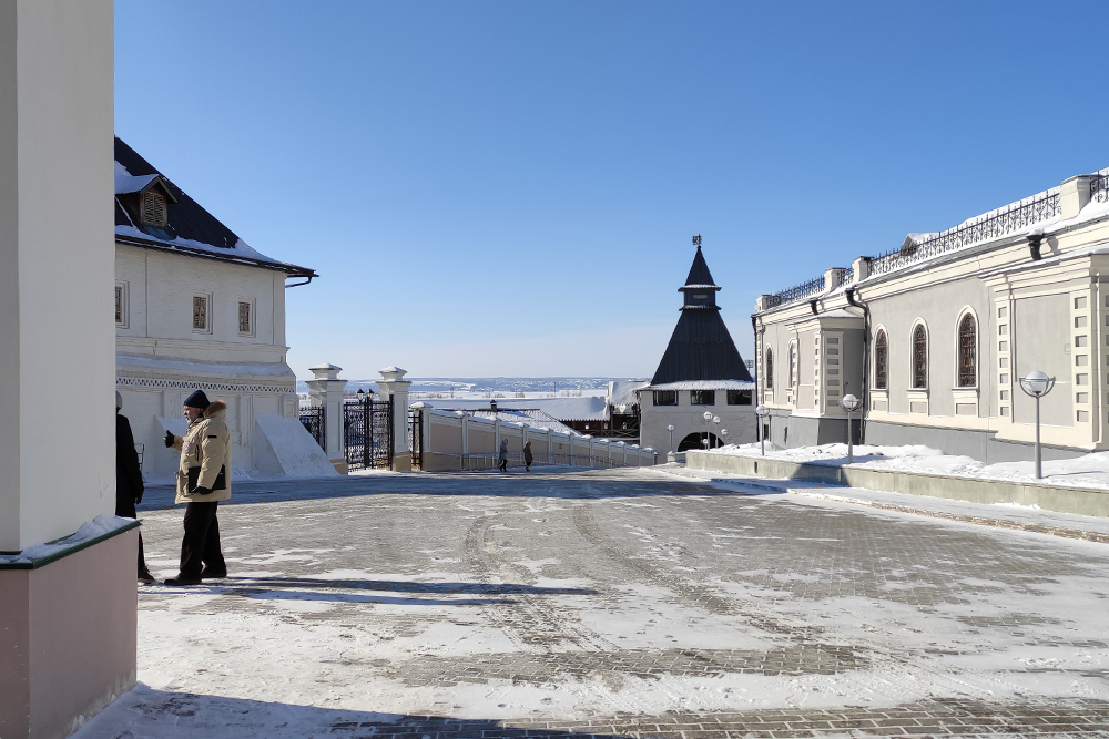 Во дворе Казанского кремля чисто и красиво даже зимой