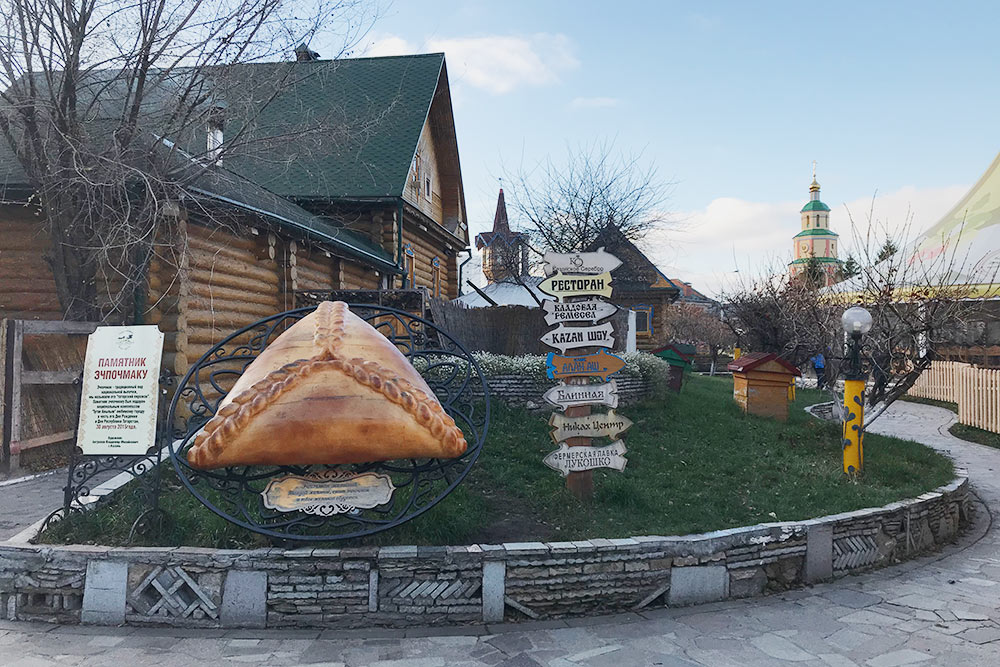 В Казани шутят, что каждый казанец на 80% состоит из треугольников. Шутки шутками, но без этой выпечки не обходится ни одно застолье