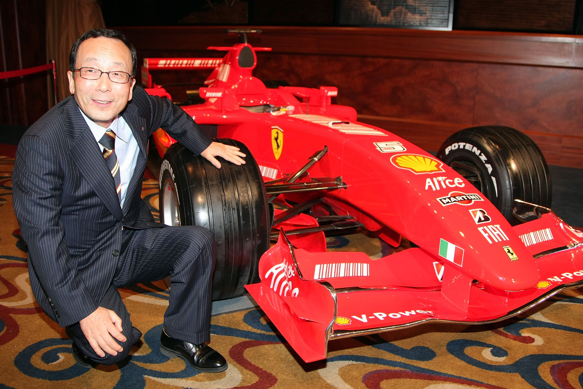 Бывший президент компании «Бриджстоун» перед Гран⁠-⁠при Японии в 2007 году. Фото: Junko Kimura / Getty Images