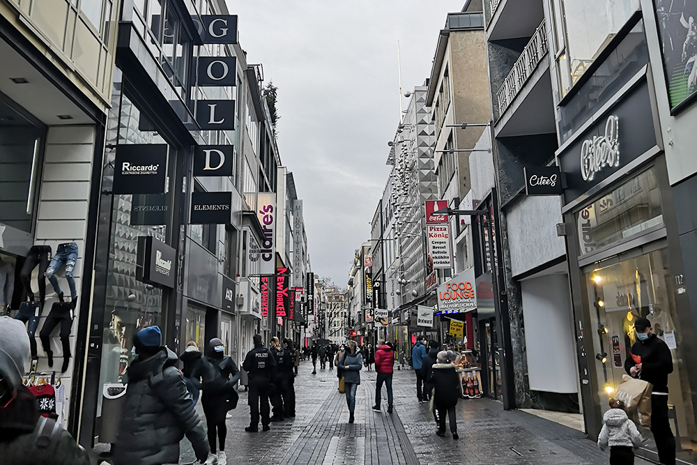 А это Neumarkt — район с магазинами в центре Кельна