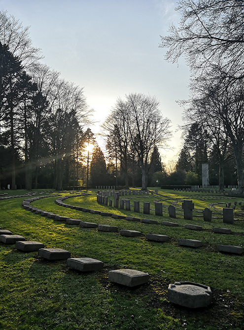 На Южном кладбище Südfriedhof много военных захоронений