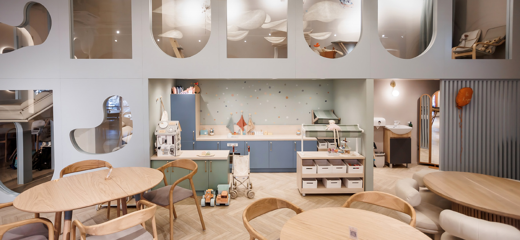 Где покормить и развлечь ребенка: 7 ресторанов Санкт-Петербурга с игровыми комнатами