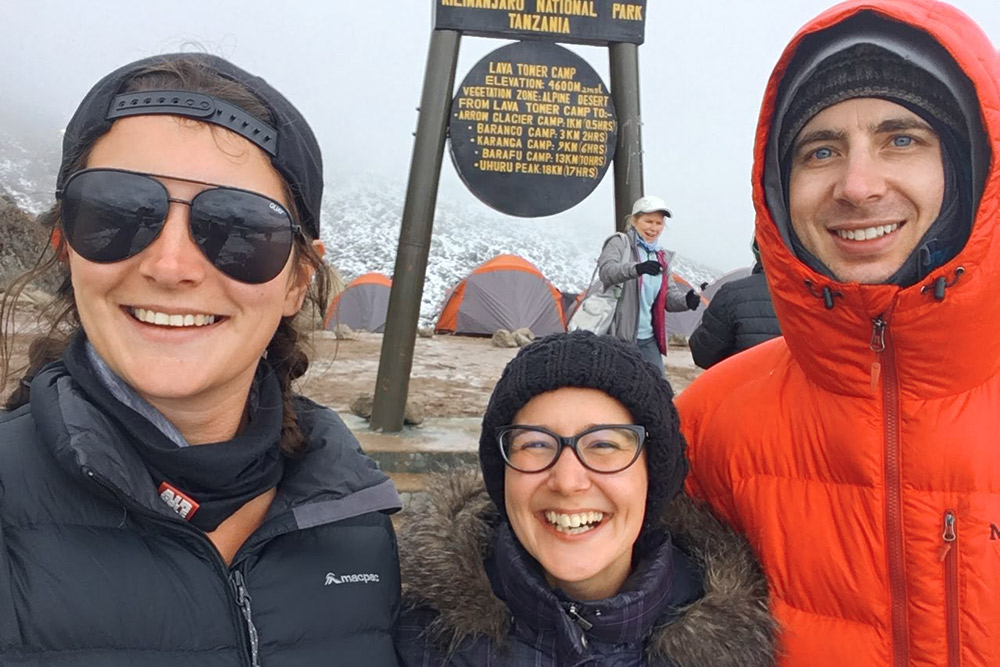 Это Белла из Австралии и Бен из США. Хорошие ребята, с ними было приятно провести целую неделю на склонах Килиманджаро