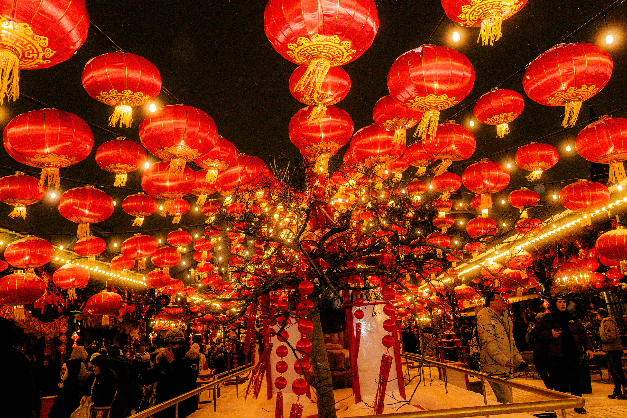 Красные фонари в Китае — главный символ удачи, счастья, процветания, а еще они защищают от злых духов