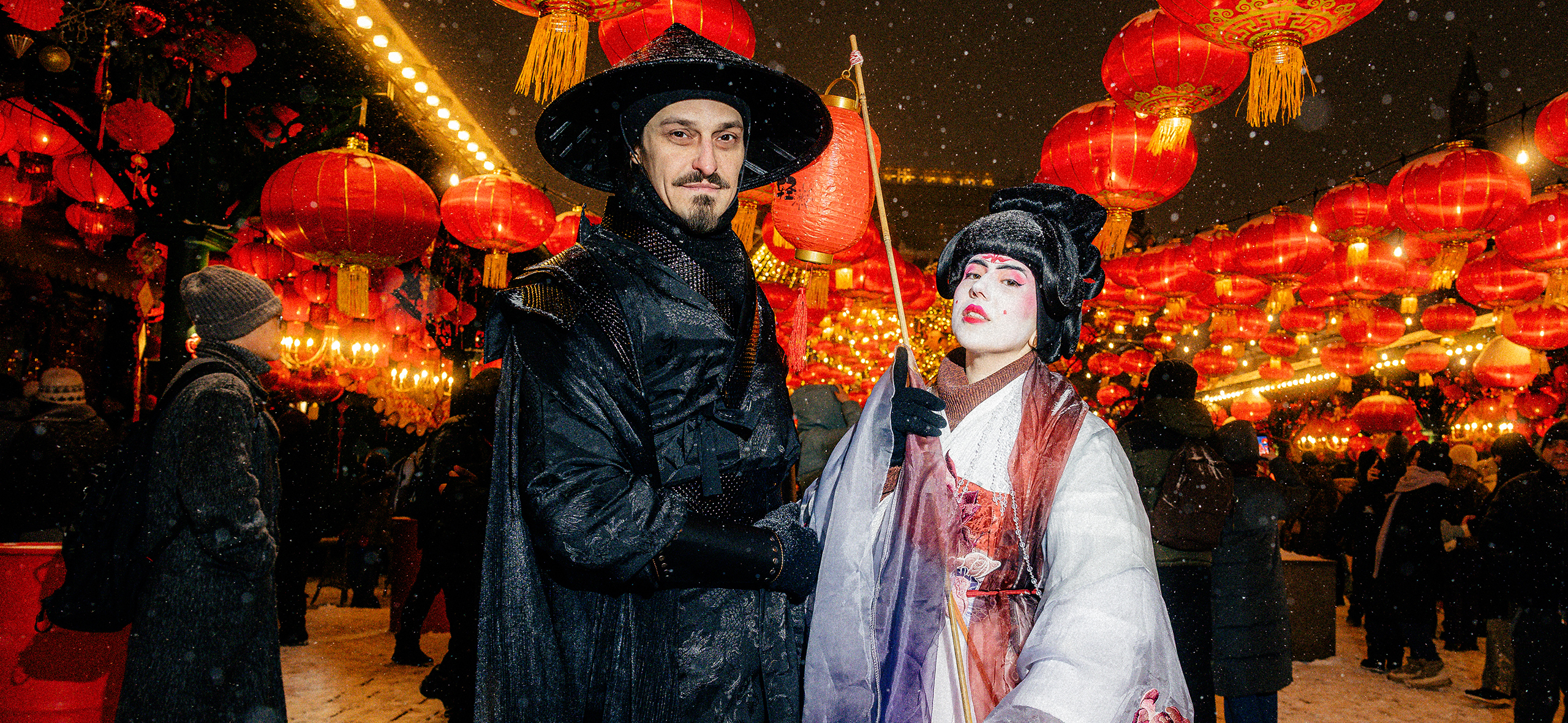 Сотни фонариков, драконы и акробаты: посмотрите, как в Москве отмечают китайский Новый год