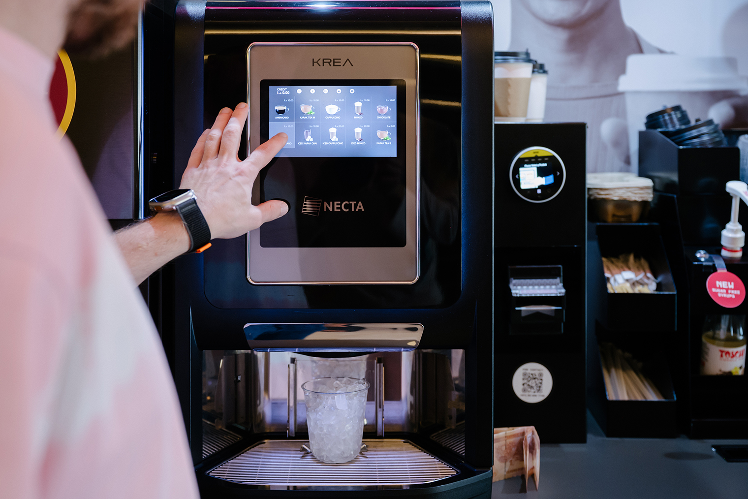 Мы сделали релиз первой кофейни-автомата со льдом, а такого на рынке Дубая, насколько я знаю, — нет