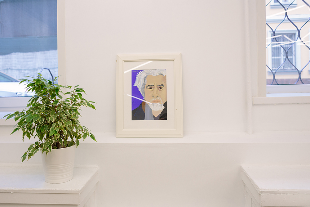 В зале был портрет Владимира Сорокина, сделанный на заказ московской художницей Юлией Картошкиной. Но в какой⁠-⁠то момент мы решили остановить этот интерьерный неймдроппинг. Мы должны были создавать ценность продукта сами по себе