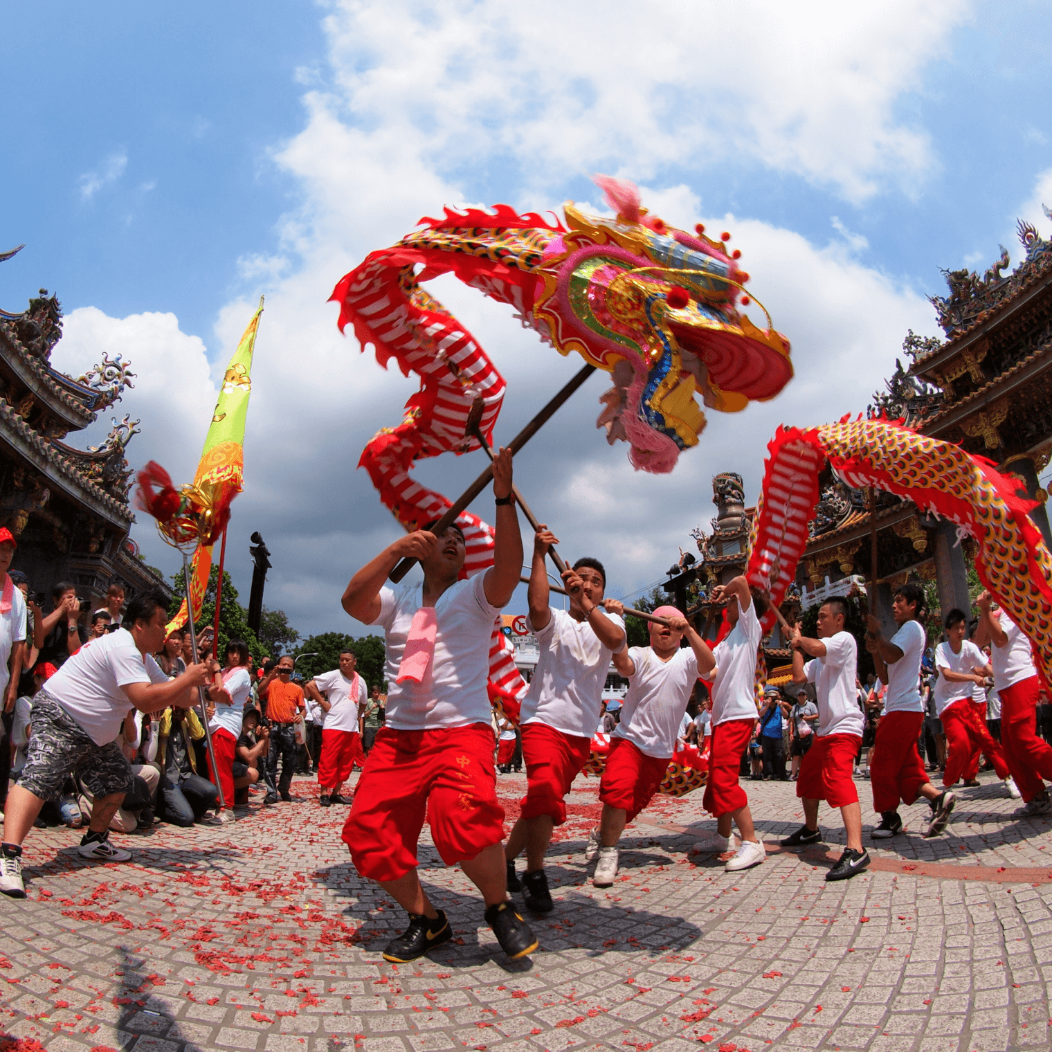 Китайцы празднуют. Китайский новый год. Танец дракона в Китае. Фестиваль дракона в Китае.
