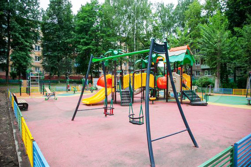Плюс я взяла фото нашей детской площадки с городского сайта. Источник: colomna.ru