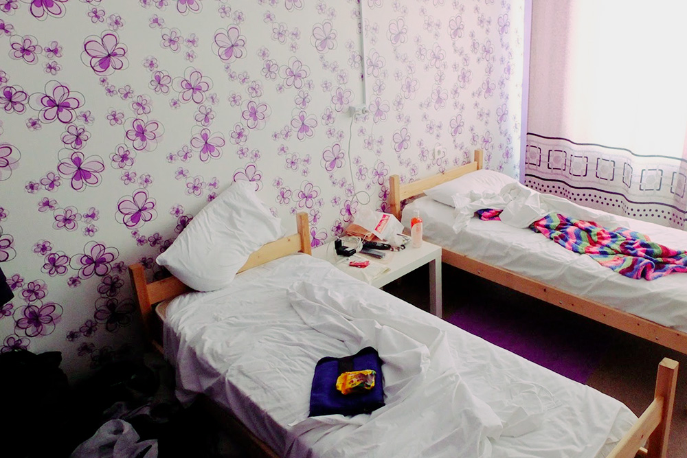 Hostels Rus в Якутске, 600 рублей стоит койка в двухместном номере. Тут светлые комнаты, чистый душ и туалет, простыни без пятен