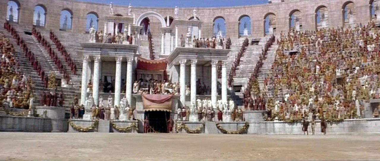 Гладиаторша Древнего Рима сражается с колесницей. Гладиаторша — экшен фигурка — киборг Phicen, в масштабе 1:6. Автор доспехов — ваш покорный слуга