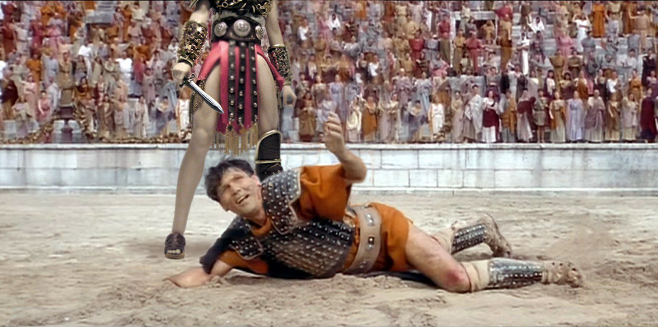 Гладиаторша Древнего Рима сражается с колесницей