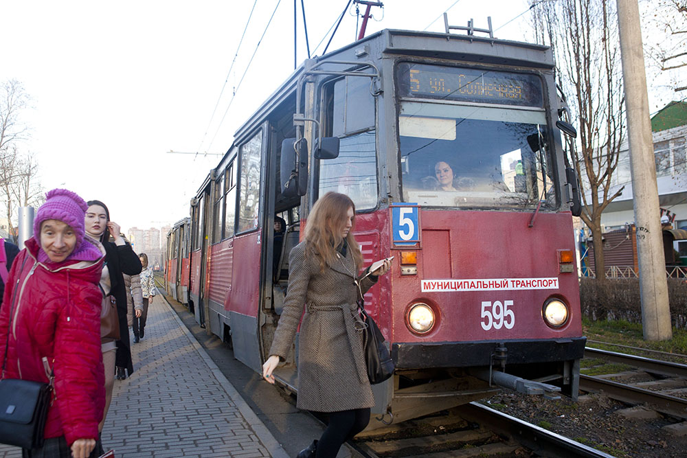 Трамвайный маршрут № 5 в Краснодаре — один из самых длинных в России. Его протяженность — более 41 км. Он насчитывает 47 остановок, проходит через центральную часть города и соединяет между собой два отдаленных района Краснодара
