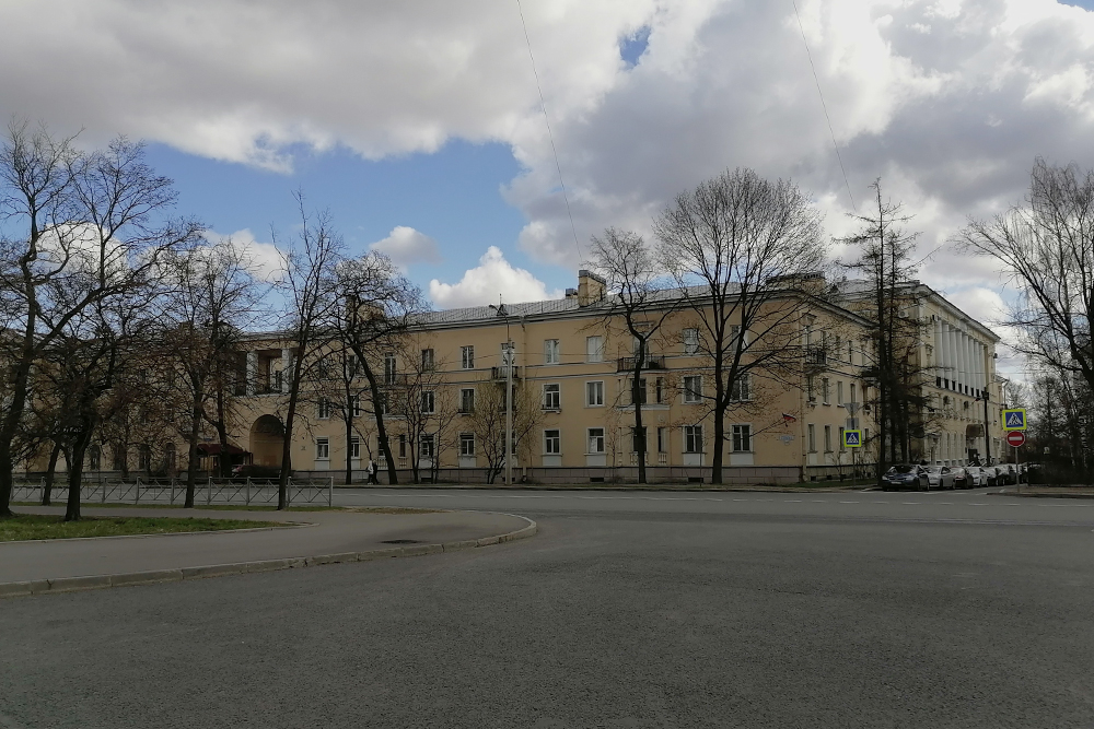 Красное Село, угол проспекта Ленина и улицы Суворова