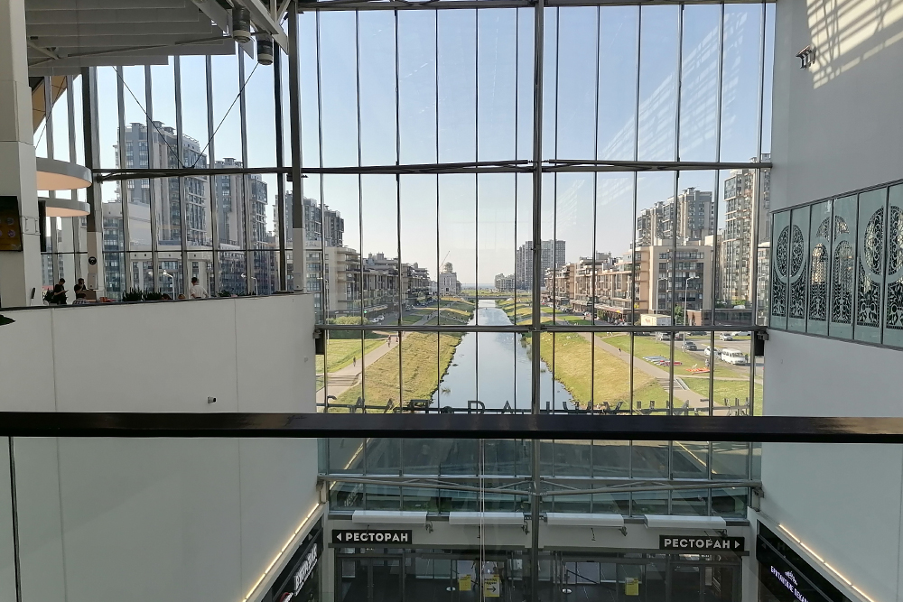 Из панорамного окна — вид на Матисов канал