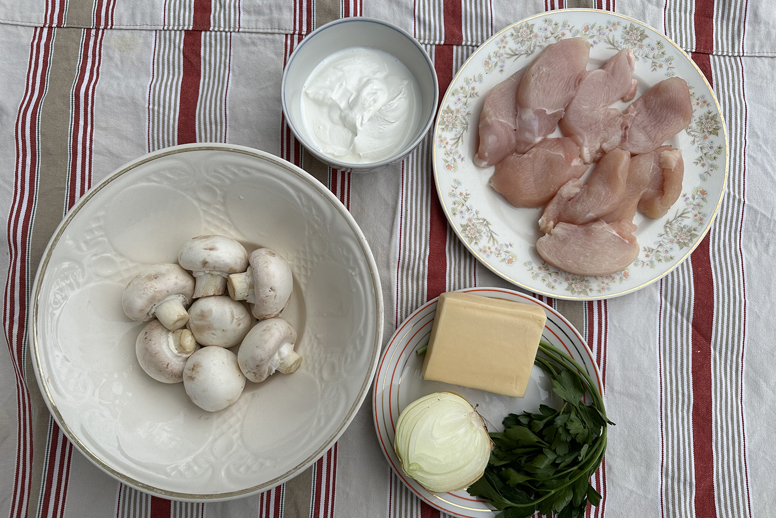 Ингредиенты для наполнителя «Жюльен» с курицей, сыром и грибами