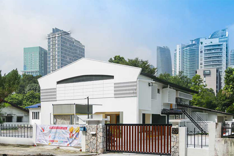 Общий вид здания садика, фото с сайта BNEY Ampang. За садиком торчат высотки центра города