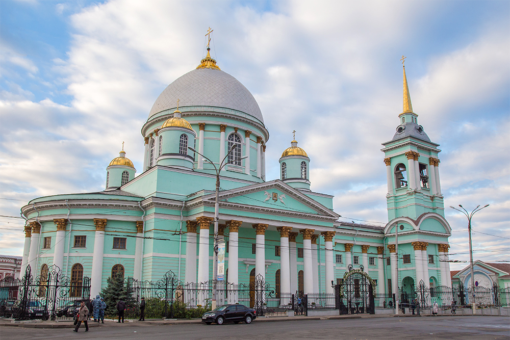 Сдержанный внешний вид собора уравновешивает роскошное внутреннее убранство. Фото: Svetlana Polukhina / Shutterstock