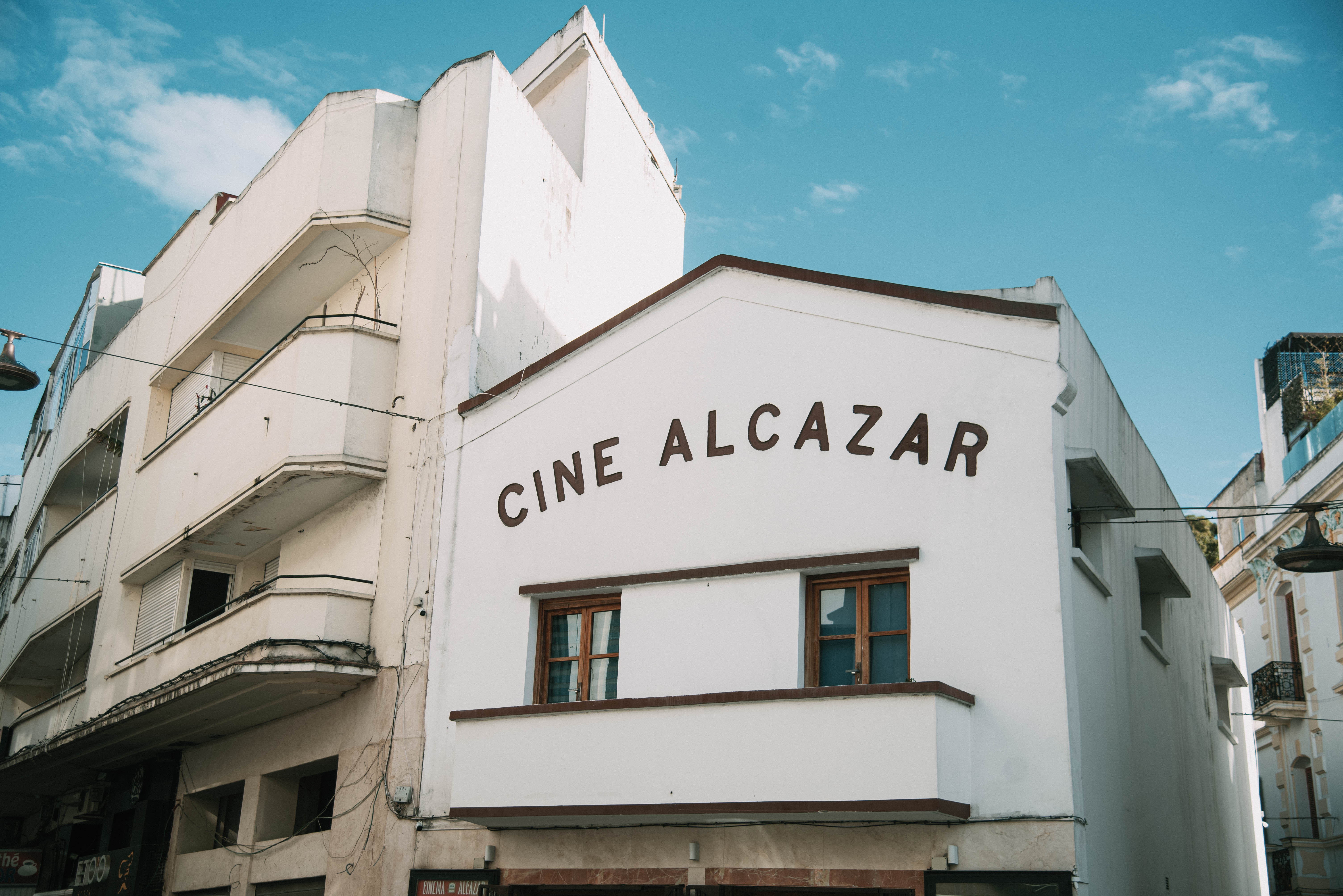 Кстати, Cine Alcázar тоже мелькнул в фильме Джармуша