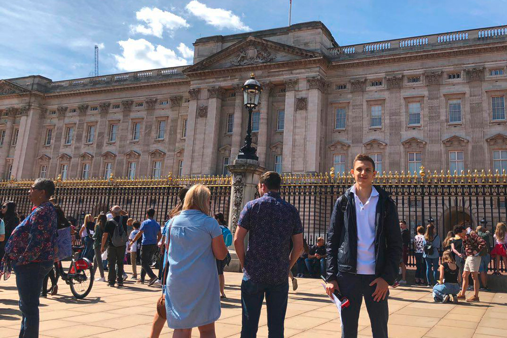 Букингемский дворец — официальная резиденция королевы Елизаветы II. Каждый год дворец посещают 30 тысяч туристов