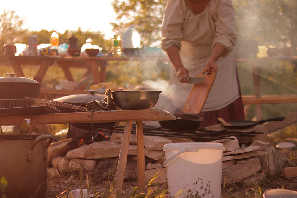 Процесс приготовления пищи на крымской игре «Ведьмак. Флотзамский пакт» в 2019 году. Источник: Анастасия Занозина