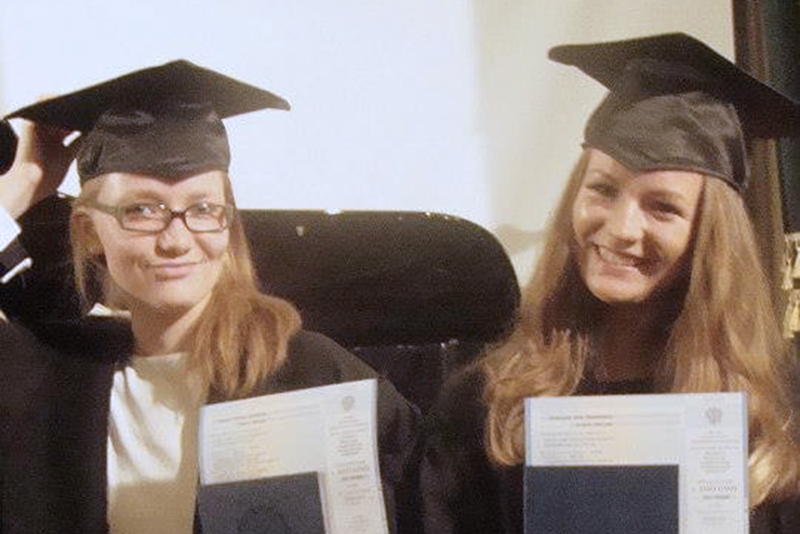 Вручение дипломов в МГЛУ в 2010 году — я справа