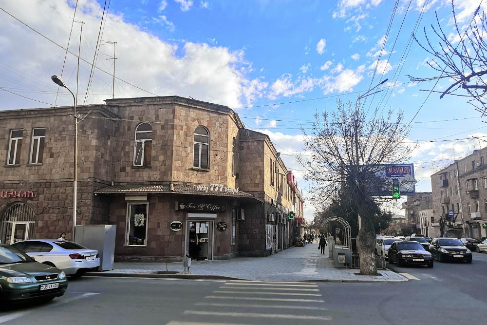 Перекресток улиц Анрапетутяна и Мясникяна