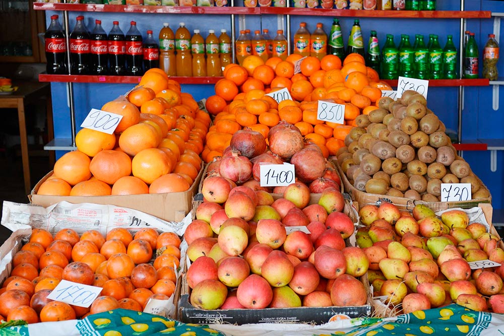 Цены на фрукты в магазине на улице Шаумяна