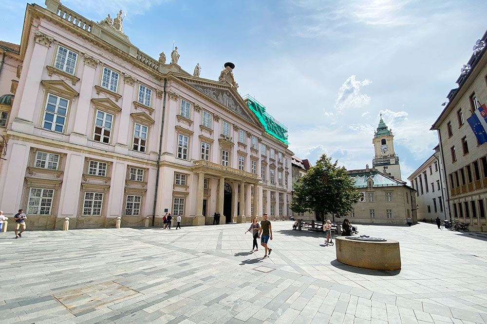 Одна из центральных площадей Братиславы
