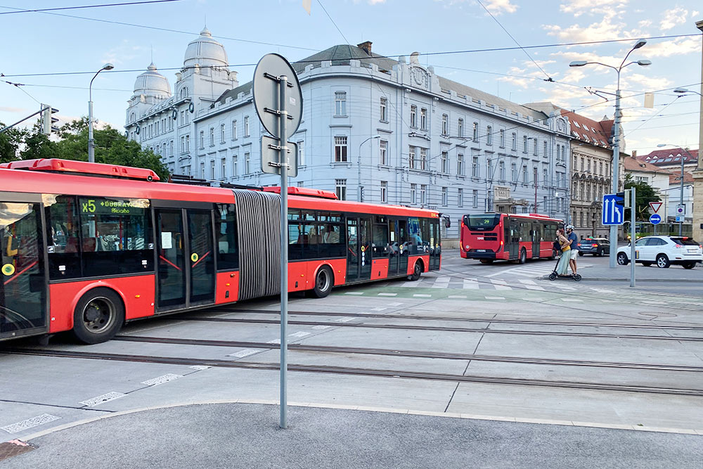 Автобусы в центре Братиславы