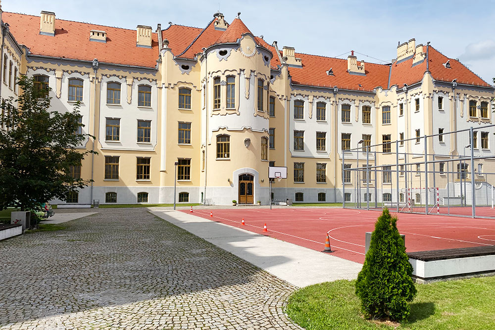 Здание гимназии в Братиславе