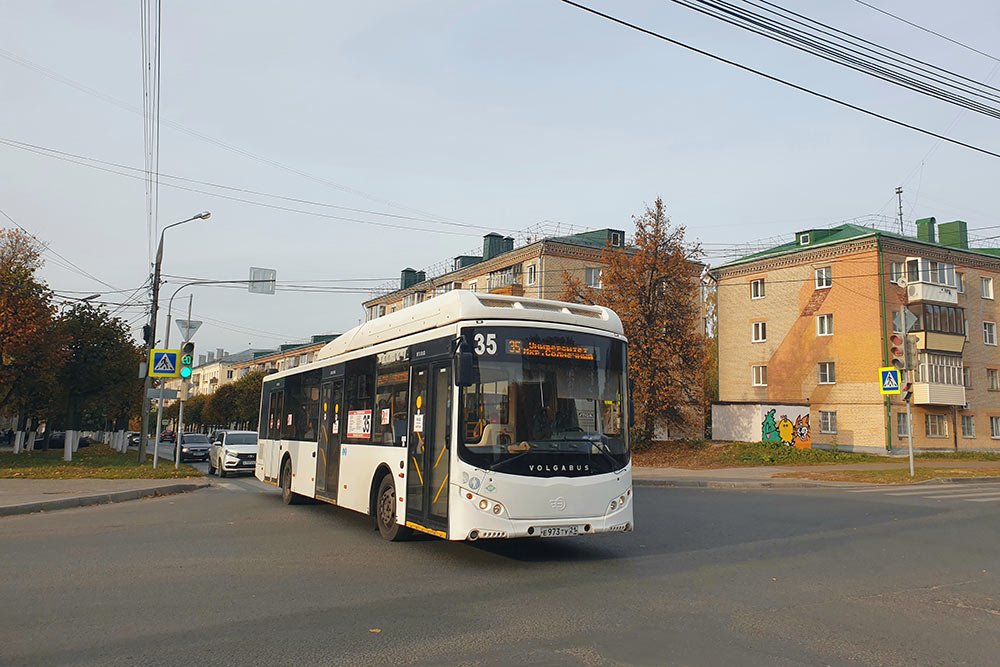 После транспортной реформы в чебоксарском парке появились новые автобусы. Например, 35⁠-⁠й автобус заменил 35⁠-⁠ю маршрутку и начал ходить по улице Энгельса — дублеру проспекта Ленина