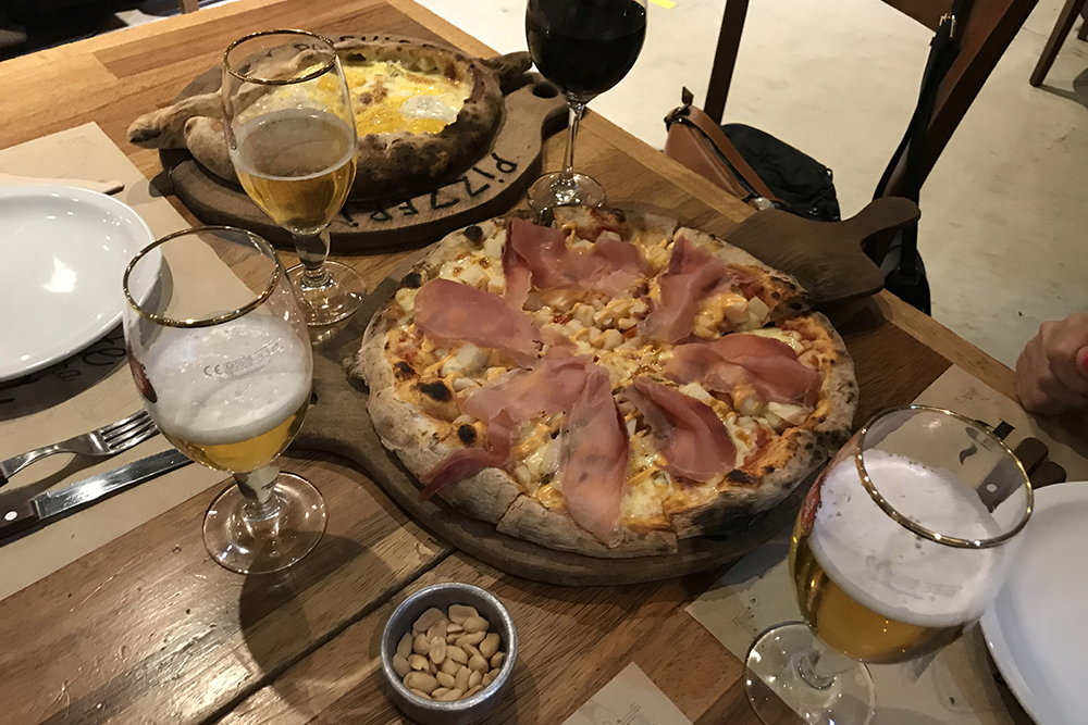 Пицца с пальмитос, моцареллой и хамоном за 1215 ARS