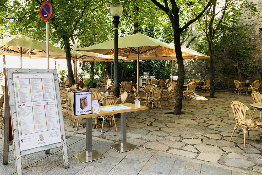 Терраса ресторана Konig рядом с базиликой Святого Феликса