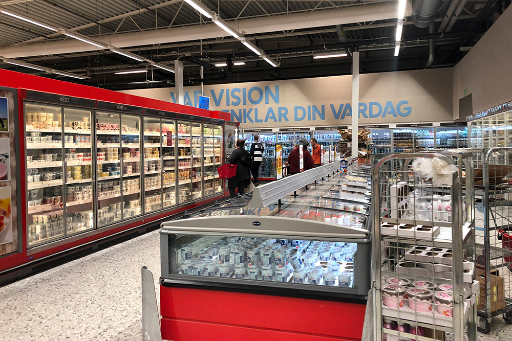 Внешне шведские супермаркеты ничем не отличаются от российских. Это ICA Maxi