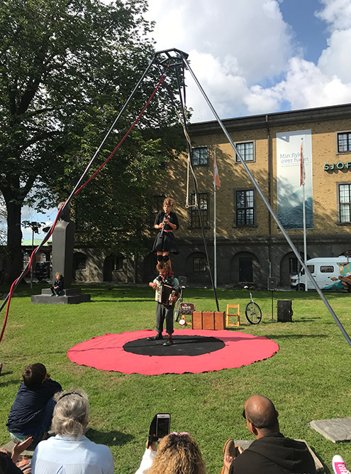 Выступления на Gothenburg Fringe Festival бывают в необычных местах. Например, на газонах