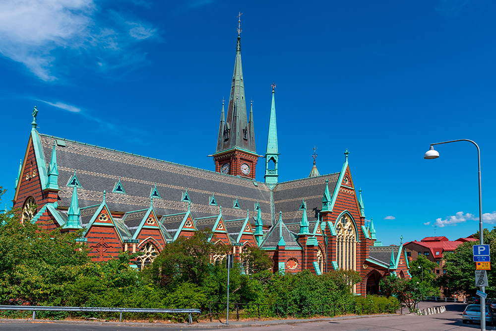 А это церковь Oskar Fredriks Kyrkan. Она большая и построена в готическом стиле. Источник: phichak / Shutterstock