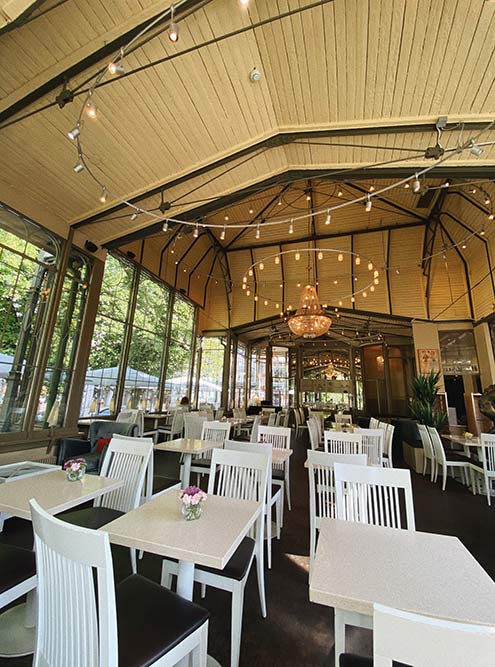 Kappeli — один из самых известных ресторанов в Хельсинки. Это исторически излюбленное место встреч творческой интеллигенции