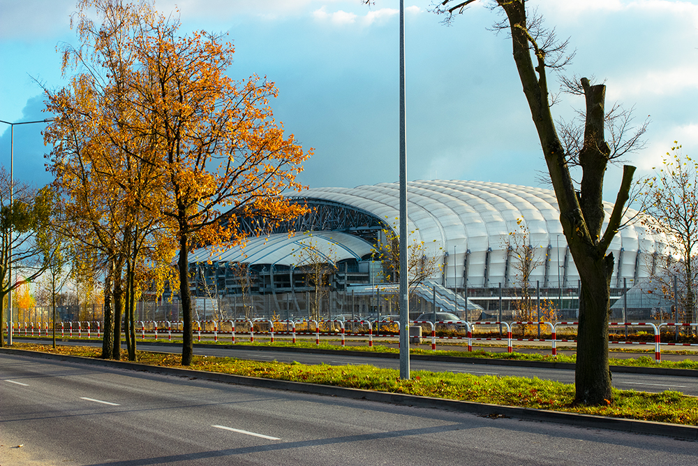 Городской стадион выглядит как инопланетный корабль. В Познани есть свой футбольный клуб LECH